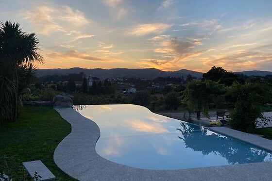 Uma noite com pequeno-almoço e degustação para 2 | Hotel Quinta da Tulha (Guimarães)