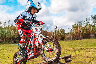 Uma aula em moto oset eléctrica em área básica para 2 em Trialmotor em Lousã (Coimbra)