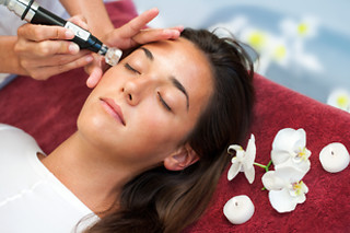 Microdermoabrasão com limpeza para 1 | DermoSlim Clínica de Estética & Bem-Estar (Lisboa)