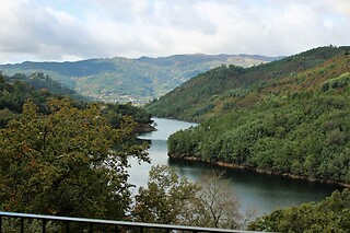 Uma noite em quarto duplo com pequeno-almoço para 2 em Dobau Village em Vieira do Minho (Braga)