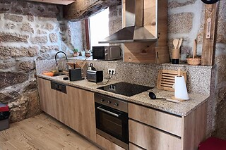 Uma Noite em Quarto Duplo c/ Pequeno-Almoço + Cabaz Regional para 2 | Casa da Marquinhas, Lama de Ouriço (Vila Real)