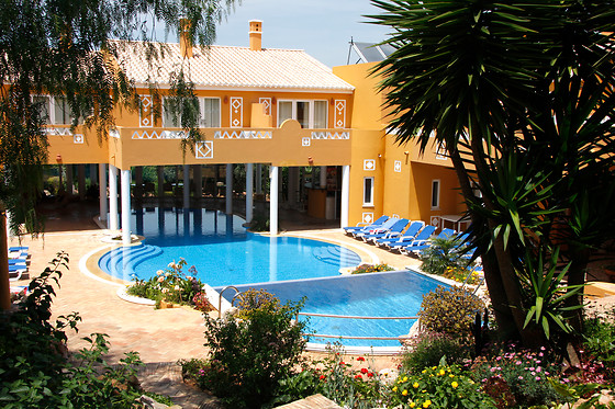 Uma noite em quarto duplo com pequeno-almoço para 2 | Hotel Rural Montinho D'Ouro (Lagos)