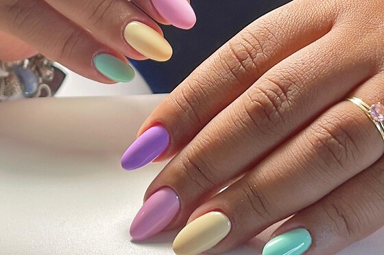 Manicure com verniz gelinho para 1 | Lorena Vieira Estética - Avenidas Novas (Lisboa)