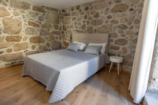 Estadia familiar em quarto duplo com pequeno-almoço | Carvalho Village - Fafe