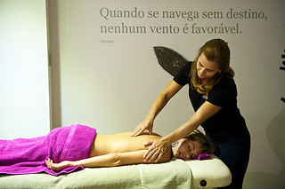 Massagem relaxante de bambu | Espaço Essências Day Spa e Terapias em Lisboa