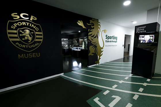 Sporting CP Experience - 2 bilhetes estádio + museu + 2 cachecóis