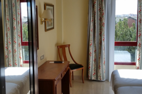 HOTEL HUMANES - photo 4