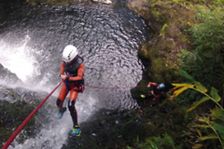 Iniciação a canyoning para 1 em WestCanyon Turismo Aventura em Santa Cruz das Flores (Açores)