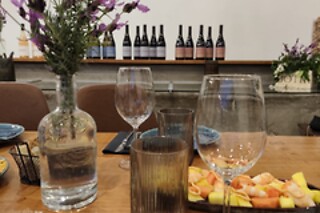 Prova de gin e vinho + Tábua premium para 2 | Gotik Destilaria (Santarém)