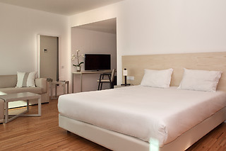 Uma noite em quarto duplo com pequeno-almoço e acesso ao spa para 2| Algarve Race Resort & Hotel (Portimão)