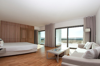 Uma noite em quarto duplo com pequeno-almoço e acesso ao spa para 2| Algarve Race Resort & Hotel (Portimão)
