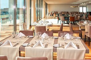 Uma noite em quarto duplo com pequeno-almoço e acesso ao spa para 2| Algarve Race Resort & Hotel (Portimão)