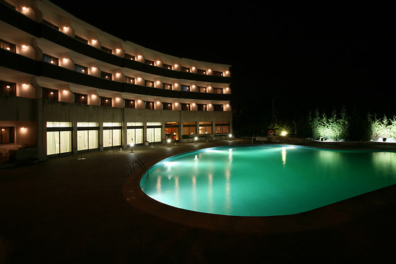 Uma noite em quarto duplo/twin com pequeno-almoço e jantar para 2 eno Hotel Meia Lua em Ovar (Aveiro)