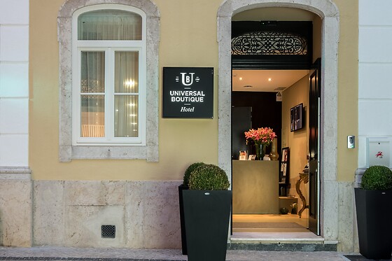 Uma noite em quarto duplo com pequeno-almoço para 2 | Universal Boutique Hotel (Figueira da Foz)