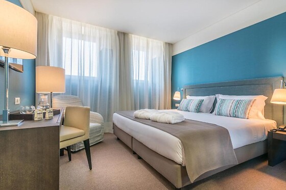 Uma noite em quarto duplo com pequeno-almoço para 2 | Universal Boutique Hotel (Figueira da Foz)