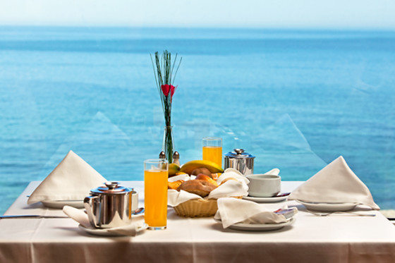 Uma noite com pequeno-almoço para 2 | Carcavelos Beach Hotel - Carcavelos