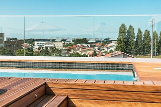 Uma noite em quarto duplo/twin + Tábua de queijos e cálice de vinho do Porto | Oporto Airport & Business Hotel (Maia, Porto)