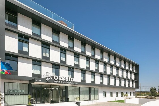 Uma noite em quarto duplo/twin + Tábua de queijos e cálice de vinho do Porto | Oporto Airport & Business Hotel (Maia, Porto)