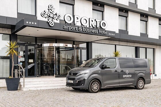 Uma noite em quarto duplo/twin + Tábua de queijos e cálice de vinho do Porto | Oporto Airport & Business Hotel (Maia, Porto)