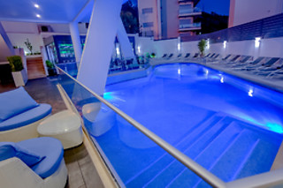 Uma noite em quarto duplo/twin com pequeno-almoço para 2 em Villamar Style Maison**** em Nazaré (Leiria)