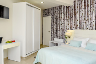 Uma noite em quarto duplo/twin com pequeno-almoço para 2 em Villamar Style Maison**** em Nazaré (Leiria)