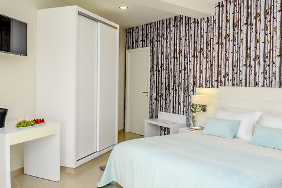 Uma noite em quarto duplo/twin com pequeno-almoço para 2 em Villamar Style Maison**** em Nazaré (Leiria)