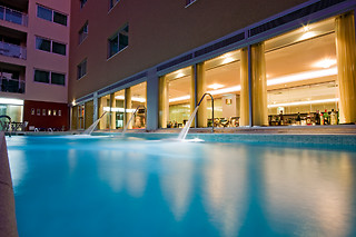 Uma noite em quarto duplo/twin com pequeno-almoço e uma refeição para 2 | Monte Gordo Hotel Apartamentos & Spa (Monte Gordo)