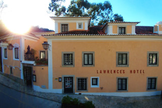 Uma noite em quarto superior com pequeno-almoço para 2 em Lawrence’s Hotel***** em Sintra (Lisboa)