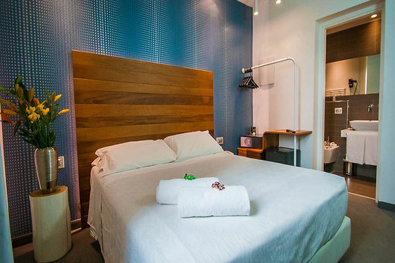 Q Hotel - photo 6