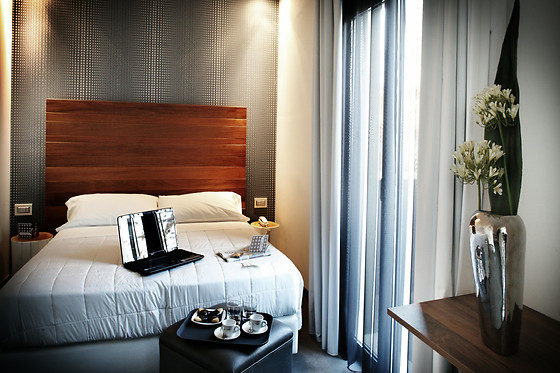 Q Hotel - photo 4