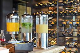 R hotel experiences