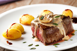 Um Gourmet Card para 2 em Portucale (Porto)