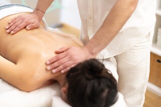 Massagem de relaxamento às costas para 1 | Clínica Joana Melo (Viseu)