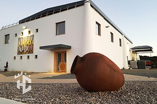 Prova de 3 Vinhos Serra Brava + Visita Adega + Degustação de Tapas para 2 | Herdade Canal Caveira (Grândola, Setúbal)