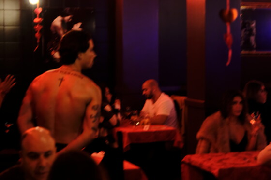 Jantar + Espectáculo de Dança Sensual para 2 | Magic Moments Restaurant & Dance Club (Lisboa)
