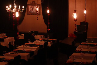 Jantar (Menu Vip) + Espectáculo de Dança Sensual para 2 | Magic Moments Restaurant & Dance Club (Porto)