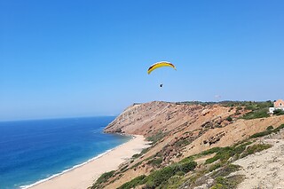 Experiência de Introdução ao Parapente + Certificado para 1 | Gin Gliders Azores (Praia da Gralha, Leiria)