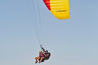 Experiência de Introdução ao Parapente + Certificado para 1 | Gin Gliders Azores (Praia da Gralha, Leiria)