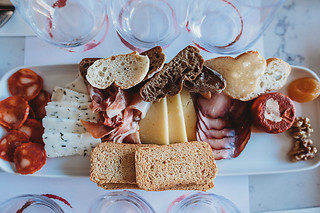 Degustação de Vinhos + Queijos e Enchidos para 2 | From The Vine, Arroios (Lisboa)