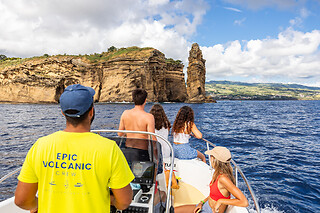 Passeio privado de barco pela costa da Vila Franca do Campo até 4 pessoas | Epic Volcanic (Vila Franca do Campo, São Miguel)