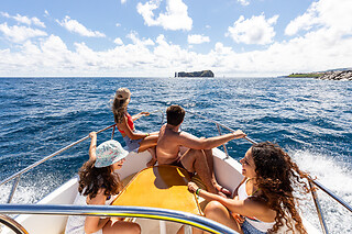 Passeio privado de barco pela costa da Vila Franca do Campo até 4 pessoas | Epic Volcanic (Vila Franca do Campo, São Miguel)