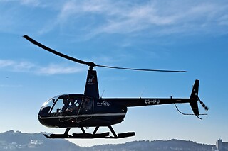 Voo de Helicóptero sobre o Rio Tejo para 2 | Portugal Helicopters (Algés, Lisboa)