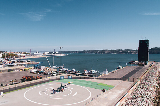 Voo de Helicóptero sobre o Rio Tejo para 2 | Portugal Helicopters (Algés, Lisboa)