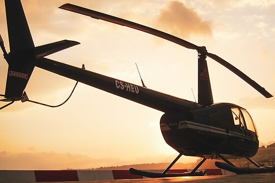 Voo de Helicóptero sobre o Rio Tejo para 2 | Portugal Helicopters (Algés, Lisboa)