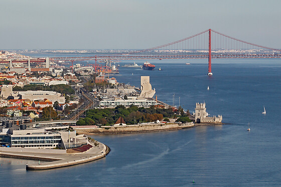 Voo de Helicóptero sobre o Rio Tejo para 2 | Portugal Helicopters (Algés, Lisboa)