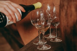 Visita com prova de 4 Vinhos + Tábua de queijos e enchidos para 2 | Adega das Flores (Reguengos de Monsaraz)