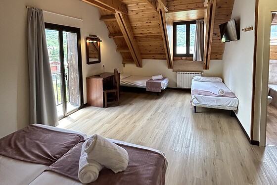 APARTAMENTOS SOLANA, HOTEL TAULL & ROMANIC - photo 2