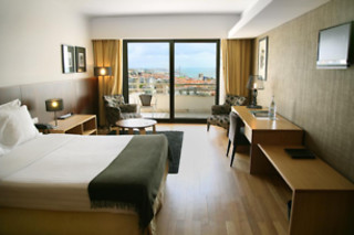 Duas noites em quarto twin com pequeno-almoço para 2 | B&B Hotel Sado (Setúbal)