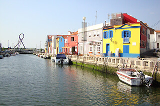 Conheça os canais da Ria de Aveiro a bordo do tradicional moliceiro com a Bikevento | 1 Pessoa