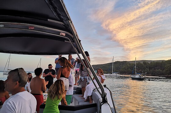Sunset Tour: Passeio de Barco pela Baía de Setúbal para 1 | Rotas do Sal (Setúbal)